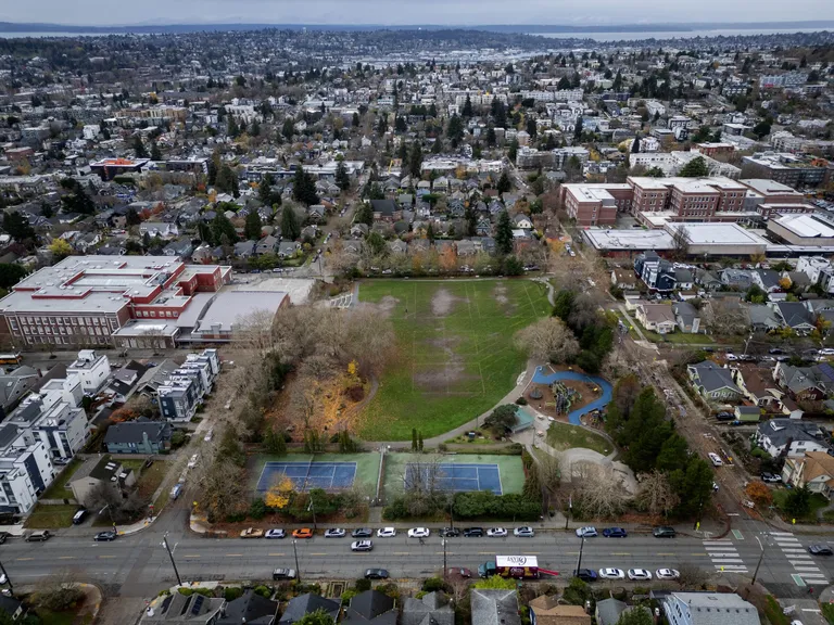 Campo de Césped Sintético en Wallingford Playfield genera Controversia