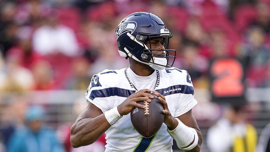 Geno Smith lidera victoria crucial de Seahawks contra los 49ers