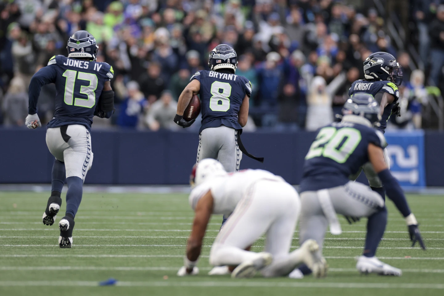 Seattle Seahawks domina a Arizona Cardinals con defensa imparable y victoria clave